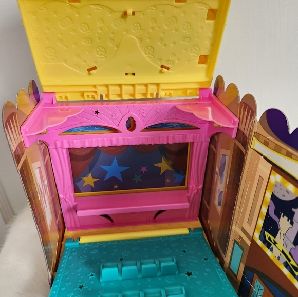 Polly Pocket Un-Box-It Playset Popcorn Bucket Movie Theater with Accessories - Picture 10 of 12